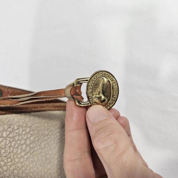 Dooney & Bourke Vintage Essex Cream  Tan Shoulder Pebbled Leather Purse Bag Read - Picture 4 of 11